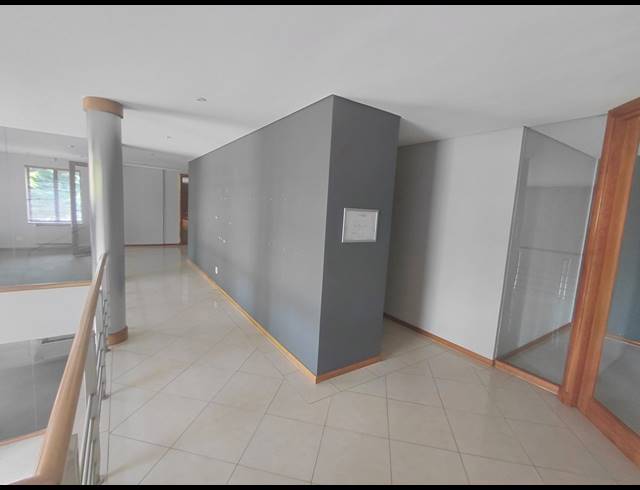 4,789M² OFFICE FOR SALE IN BRYANSTON